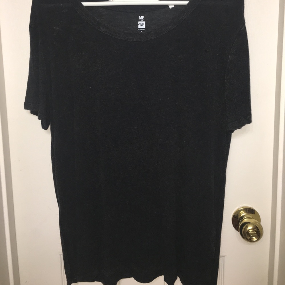 MetoWe brand distressed tee